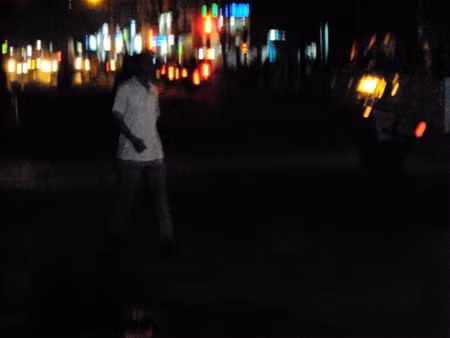 Vị khách vừa rời một khách sạn cùng gái mại dâm trên “phố Tây”