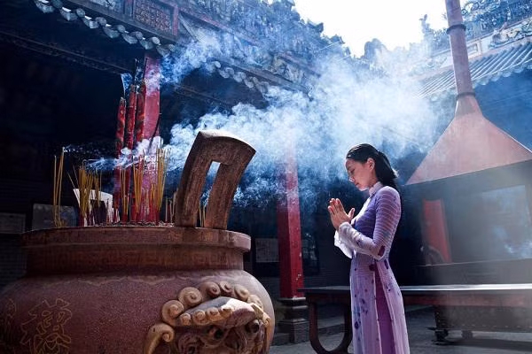 Nên làm điều gì trong tháng cô hồn?