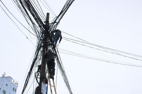 Dọn “rác trời” trên nhiều tuyến phố ảnh 5