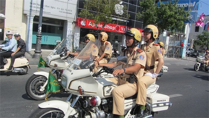 Sự tham gia dẫn đoàn của các nữ CSGT tiếp tục gây sự chú ý, thu hút sự quan tâm của người dân TP.HCM