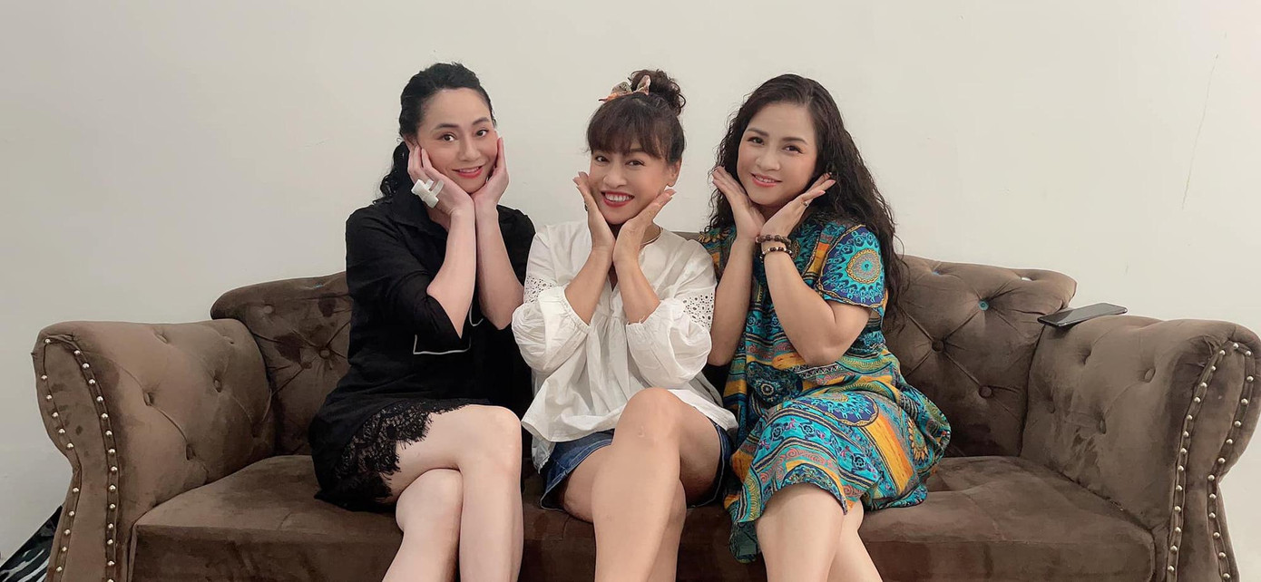 Quách Thu Phương vai bà Xuân và hai bạn diễn Quách Thu Phương vai bà Xuân và hai bạn diễn