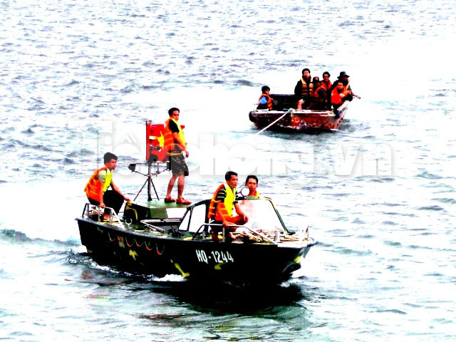 Tuần tra bằng xuồng XQ trên thềm lục địa
