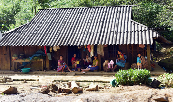 Vui Tết Độc lập ở Lóng Luông sau 'cơn bão lửa' ảnh 2