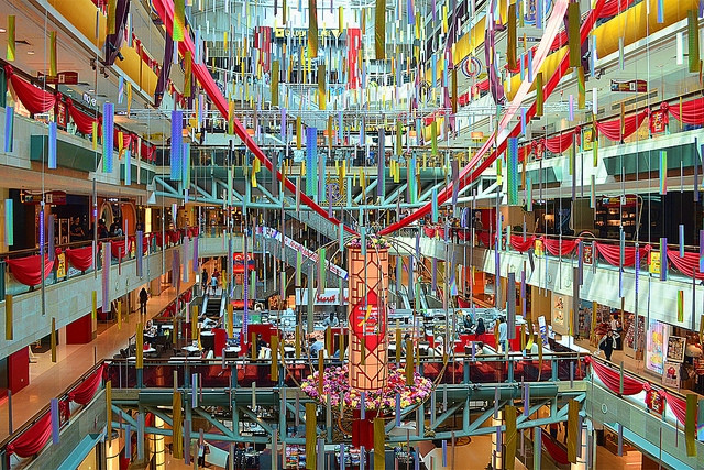 Một trung tâm thương mại tại Singapore trang trí chuẩn bị đón Tết