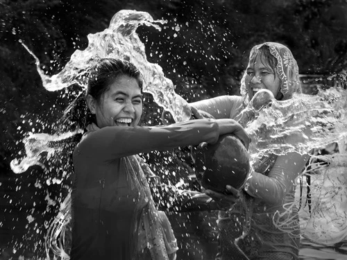 Đôi bạn (Thể loại Chân dung) – tác giả Trần Thị Tuyết Mai (Việt Nam) - Huy chương Đồng FIAP Chân dung - HCĐ FIAP - Đôi bạn – tác giả Trần Thị Tuyết Mai (Việt Nam)