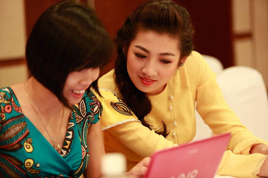 Á hậu 1 Dương Tú Anh trả lời câu hỏi của bạn đọc