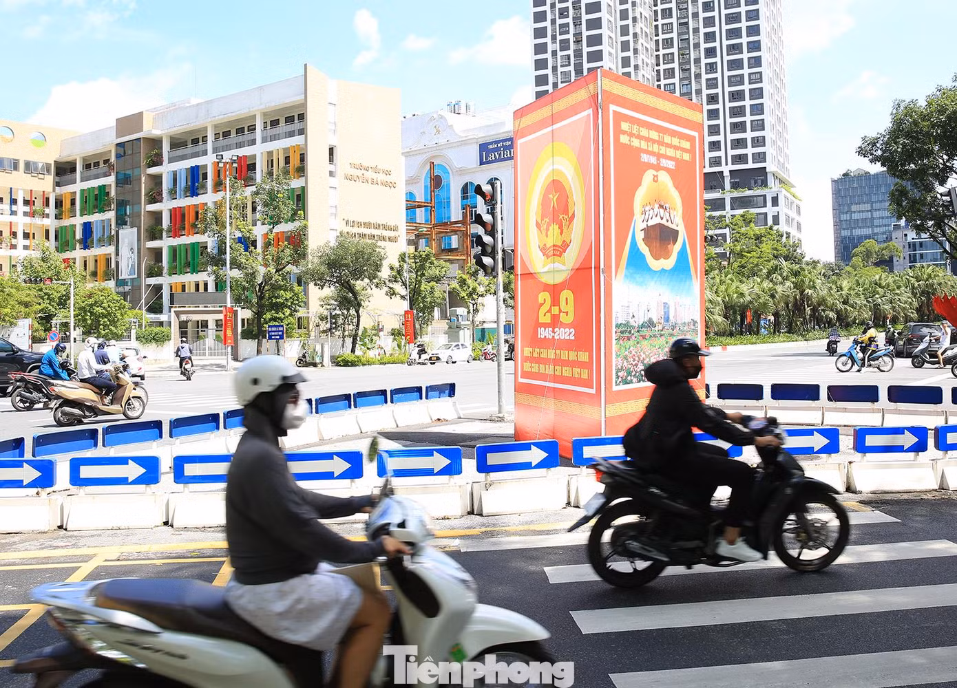 Cụm pano tại đường Liễu Giai (quận Ba Đình) nổi bật.