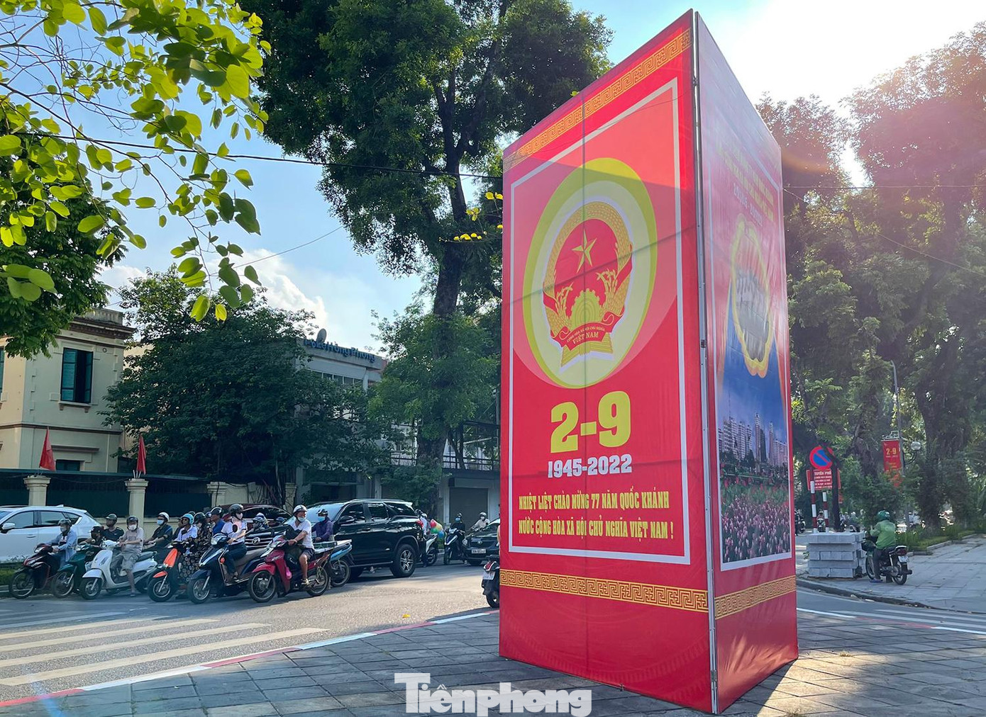 Cụm pano ở một số cơ quan, công sở.