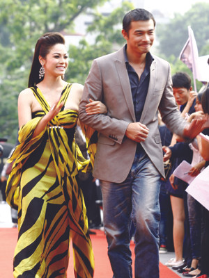 Quách Ngọc Ngoan và Nhật Kim Anh (Tố Như và Cầm, phim “Long Thành cầm giả ca”) tại Nhà hát Lớn, 19-10. Ảnh: Hồng Vĩnh