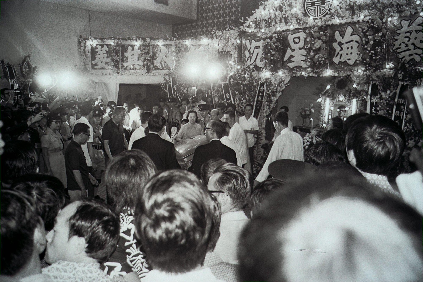 Tang lễ Lý Tiểu Long ở Hong Kong. Ảnh: SCMP. Tang lễ Lý Tiểu Long ở Hong Kong. Ảnh: SCMP.