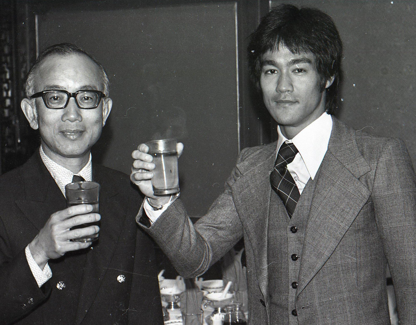 Lý Tiểu Long và nhà sản xuất Trâu Hoài Văn. Ảnh: Steve Kerridge. Lý Tiểu Long và nhà sản xuất Trâu Hoài Văn. Ảnh: Steve Kerridge.