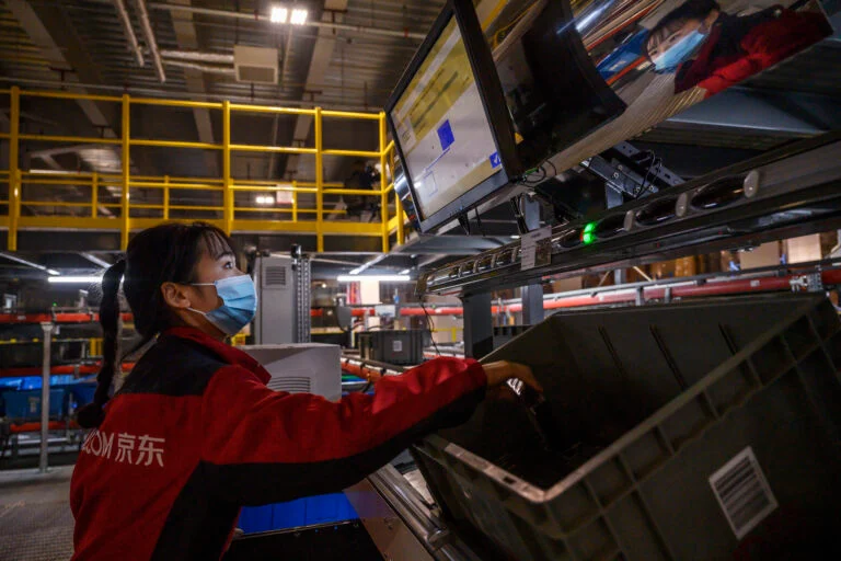 Thành viên Ủy ban Quân vụ Hạ viện Mỹ muốn hạn chế sử dụng nguyên liệu, sản phẩm Trung Quốc trong cơ sở công nghiệp quốc phòng Mỹ. Ảnh: Getty Images.