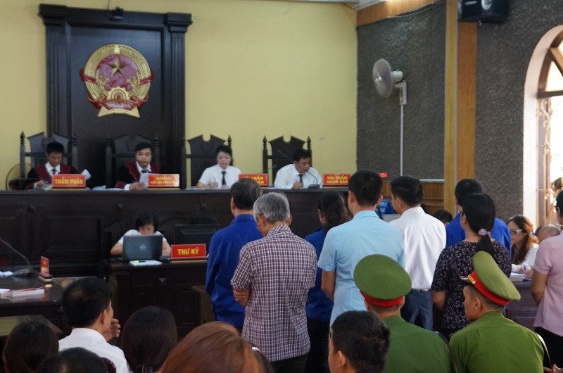 Hoãn phiên xử vụ điểm thi Sơn La vì vắng mặt nhân chứng là lãnh đạo ảnh 5