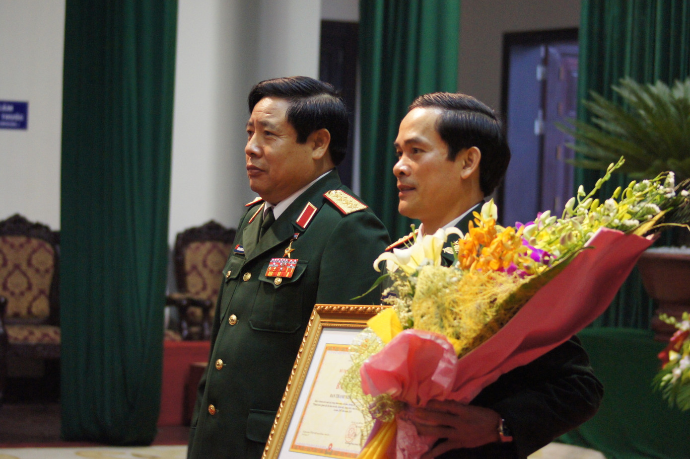 Đại tướng Phùng Quang Thanh tặng Bằng khen cho Ban Thanh niên Quân đội