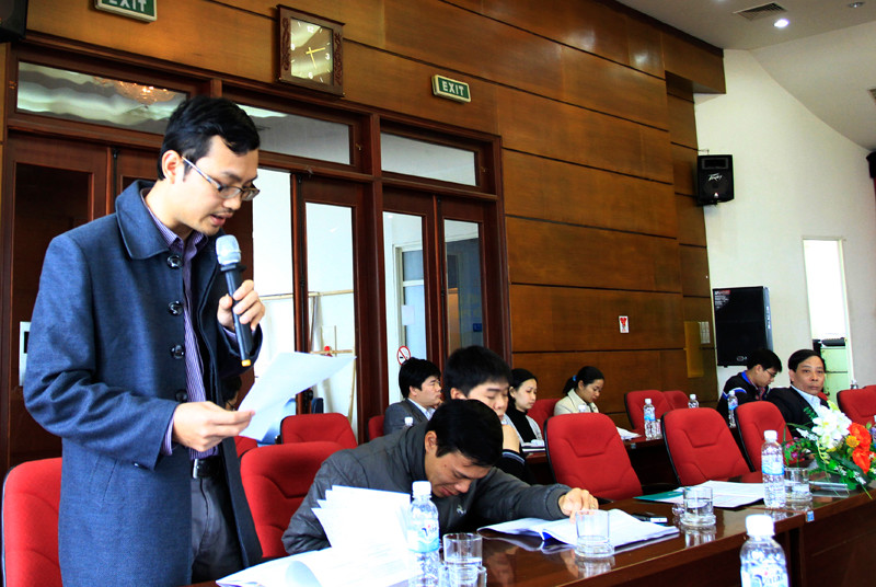 Nhà báo Ngọc Tiến, báo Tiền Phong đóng góp ý kiến. Ảnh: Xuân Tùng