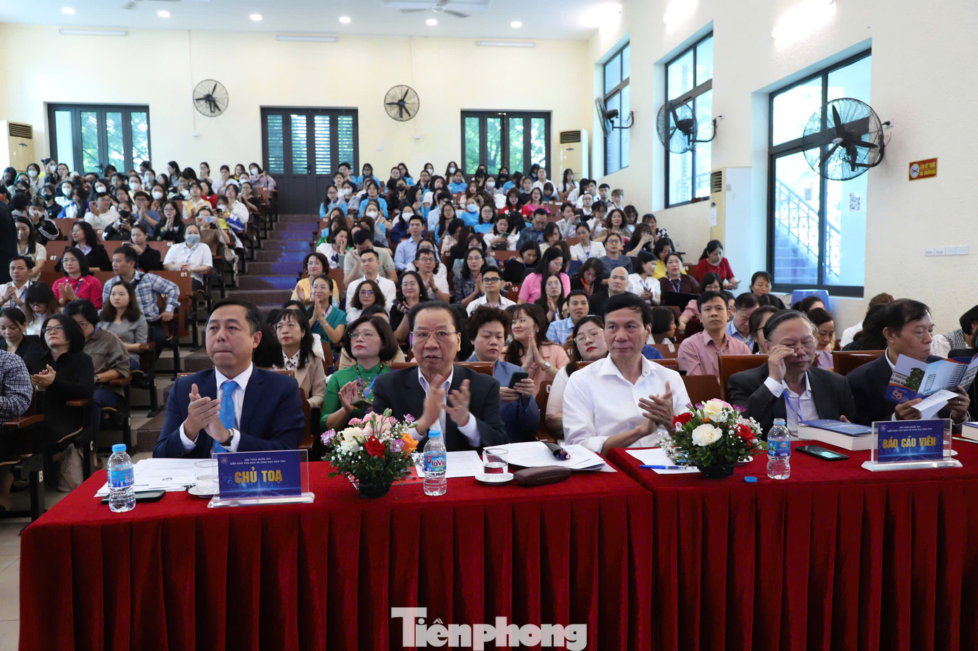 Hội thảo thu hút sự tham gia của hàng trăm nhà khoa học, nhà quản lý.