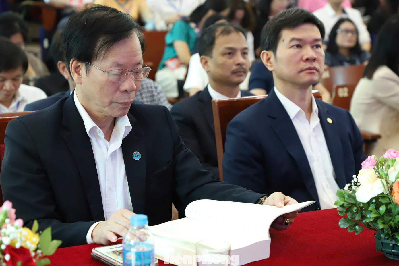 Các đại biểu đóng góp ý kiến tâm huyết để phát triển Thủ đô.