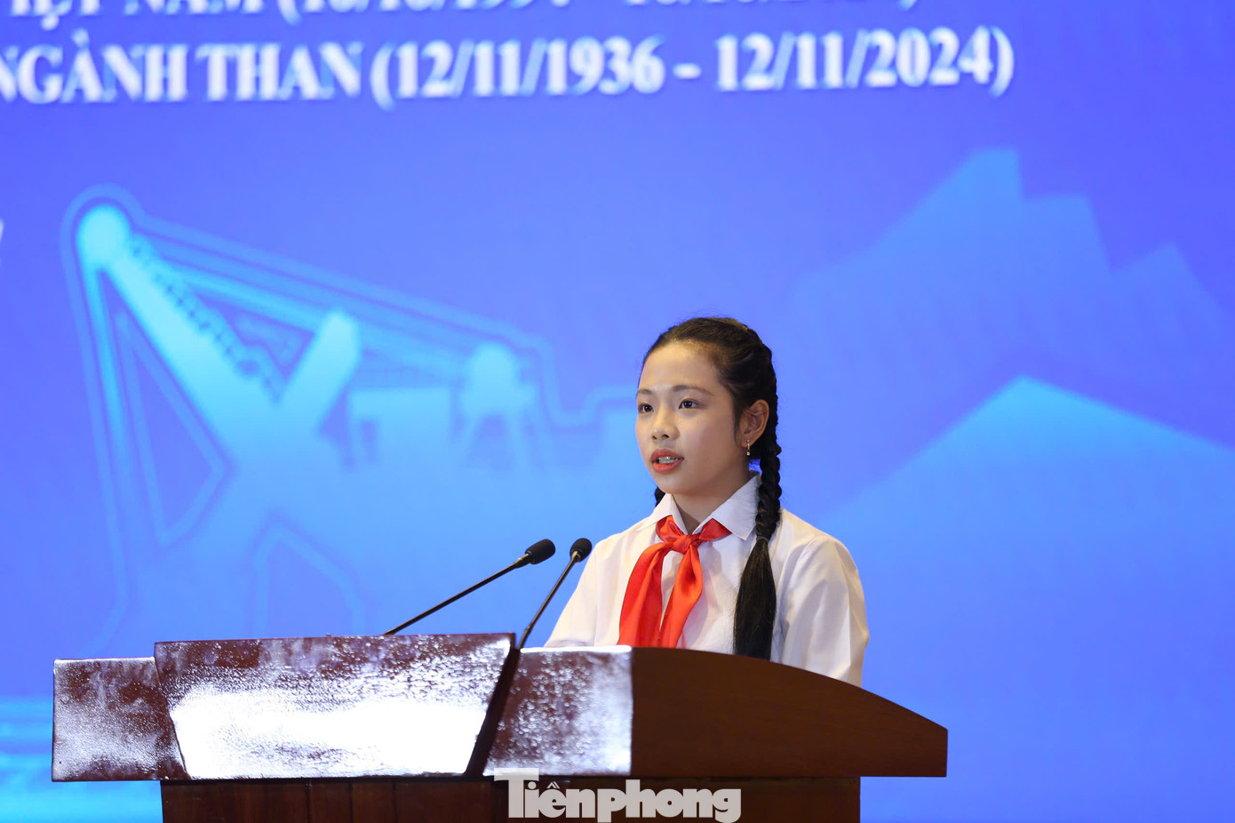 Đinh Thu Trà phát biểu tại chương trình gặp mặt, tuyên dương con em vùng mỏ Quảng Ninh chăm ngoan, học giỏi” năm 2024. Đinh Thu Trà phát biểu tại chương trình gặp mặt, tuyên dương con em vùng mỏ Quảng Ninh chăm ngoan, học giỏi” năm 2024.