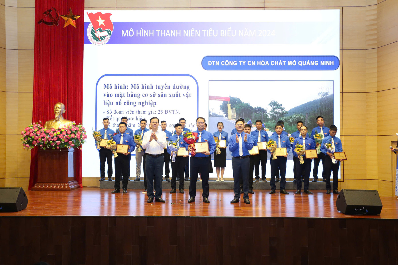 Tuyên dương các mô hình thanh niên tiêu biểu.