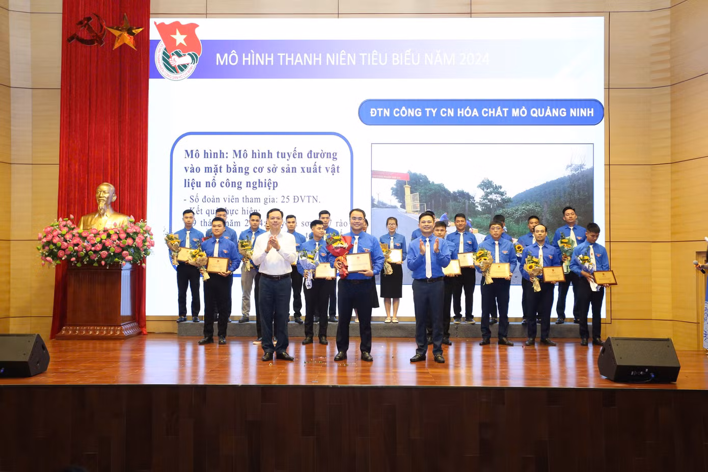 Tuyên dương các mô hình thanh niên tiêu biểu.