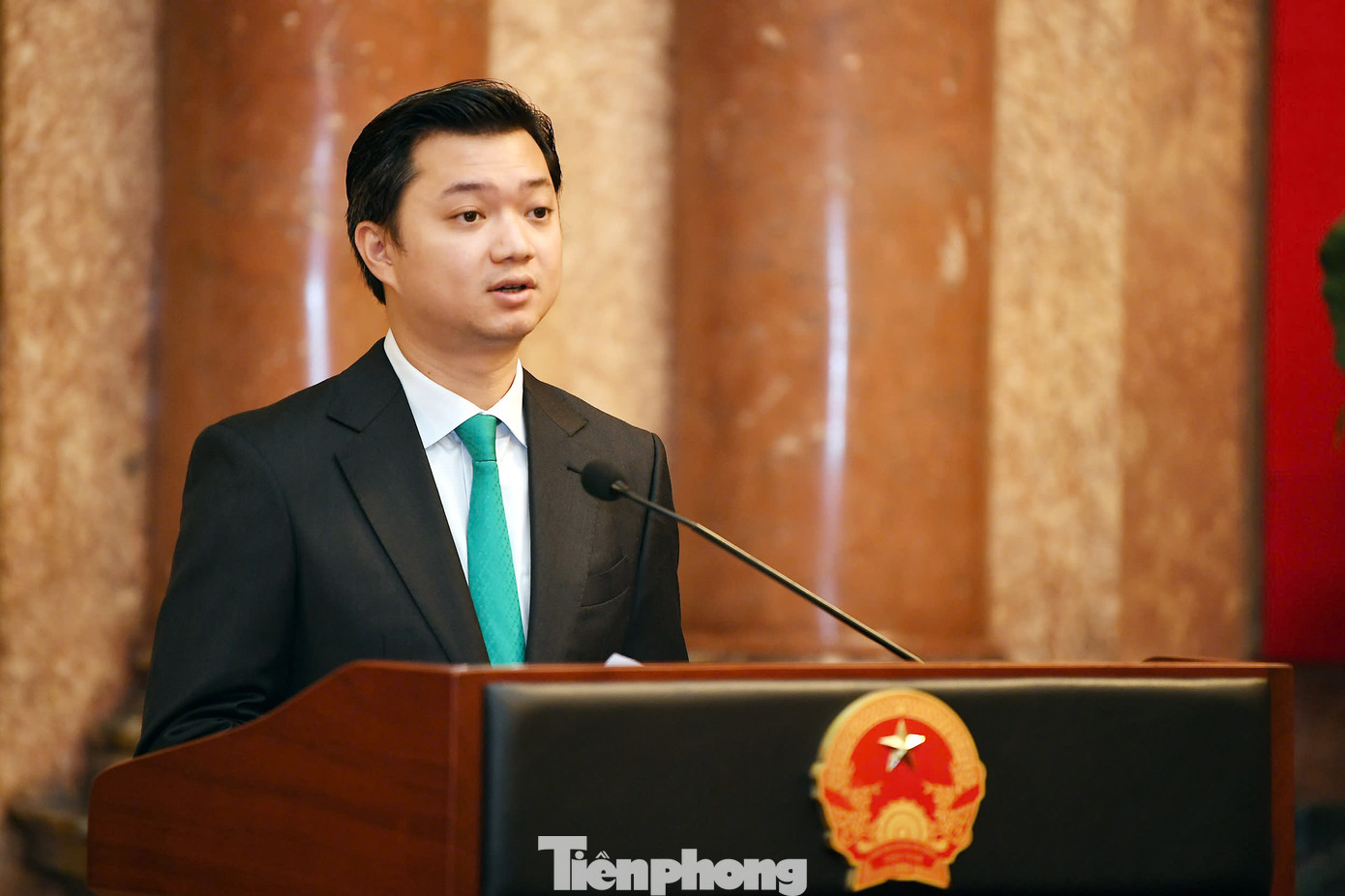 Anh Nguyễn Minh Triết - Bí thư T.Ư Đoàn, Chủ tịch T.Ư Hội SVVN thông tin về Giải thưởng Khuê Văn Các lần đầu tiên được tổ chức. Ảnh: Dương Triều