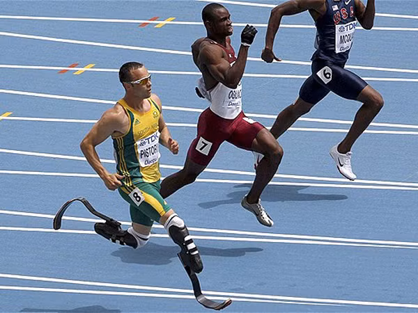 Oscar Pistorius đã đi vào lịch sử điền kinh Olympic. Ảnh: Getty Images