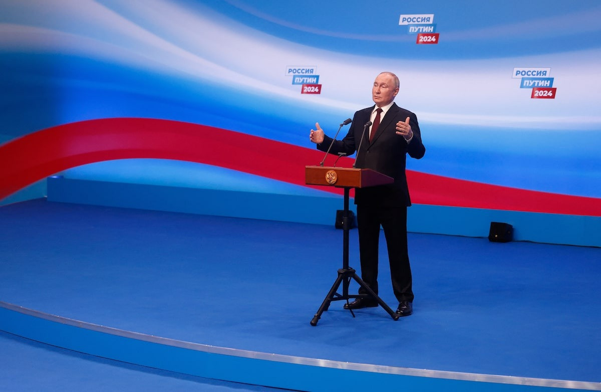 Tổng thống Putin phát biểu tại trụ sở chiến dịch tranh cử. Ảnh: Reuters