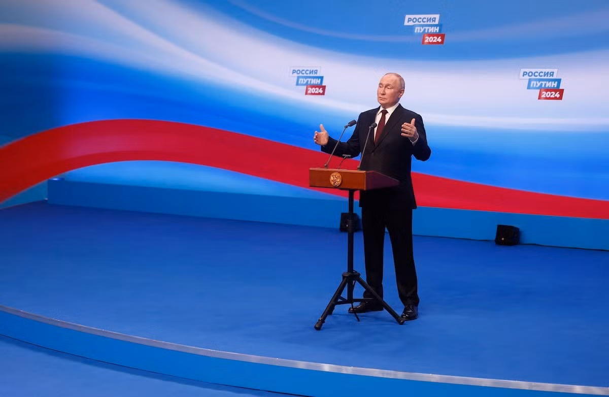 Tổng thống Putin phát biểu tại trụ sở chiến dịch tranh cử. Ảnh: Reuters