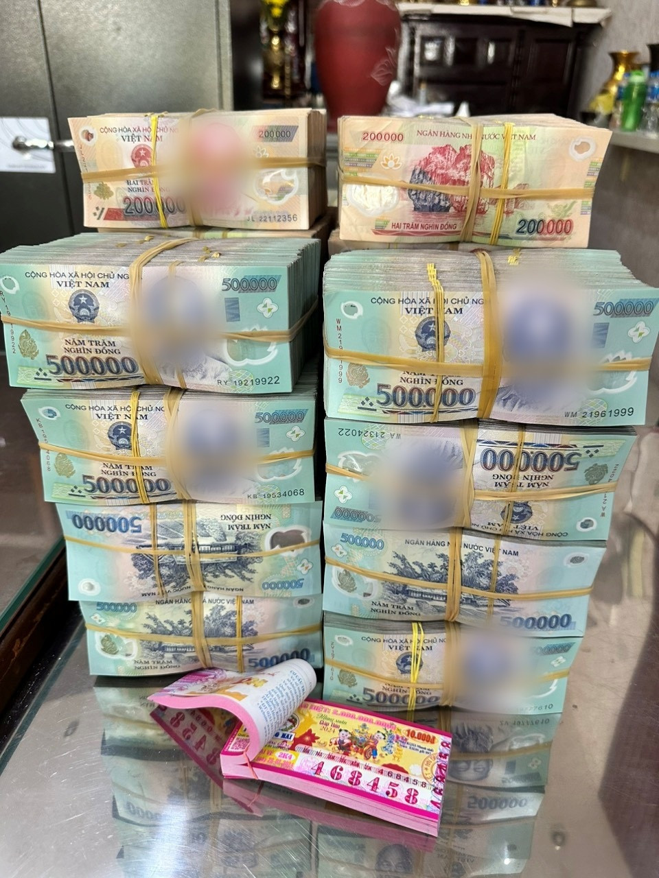 Gia đình chị Thanh trúng 140 vé số, trong đó có 14 tờ độc đắc.