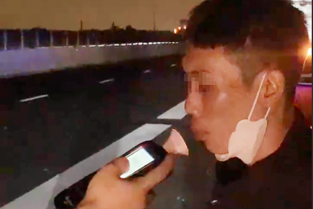 Tài xế T. có nồng độ cồn vượt mức kịch khung khi lái xe vào cao tốc (Ảnh: Xuân Ân).