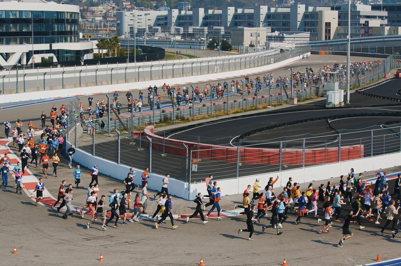 Một hoạt động thể thao thu hút đông đảo thanh niên tham gia.