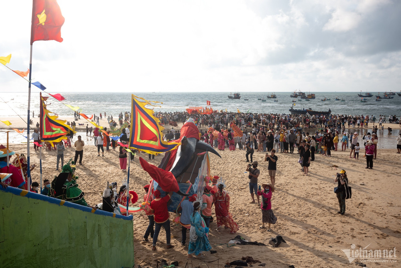 Với ngư dân vùng biển Phước Hải, đây là sự kiện có ý nghĩa tâm linh quan trọng, là dịp để người dân cầu một năm bình an, mưa thuận gió hòa, đánh bắt hải sản thuận lợi. Hàng trăm người dân cùng nhau đi theo đoàn rước "Ông" ra biển. Theo tục lệ, người dân sẽ chạm tay vào "Ông" để cầu mong sự may mắn khi ra khơi.