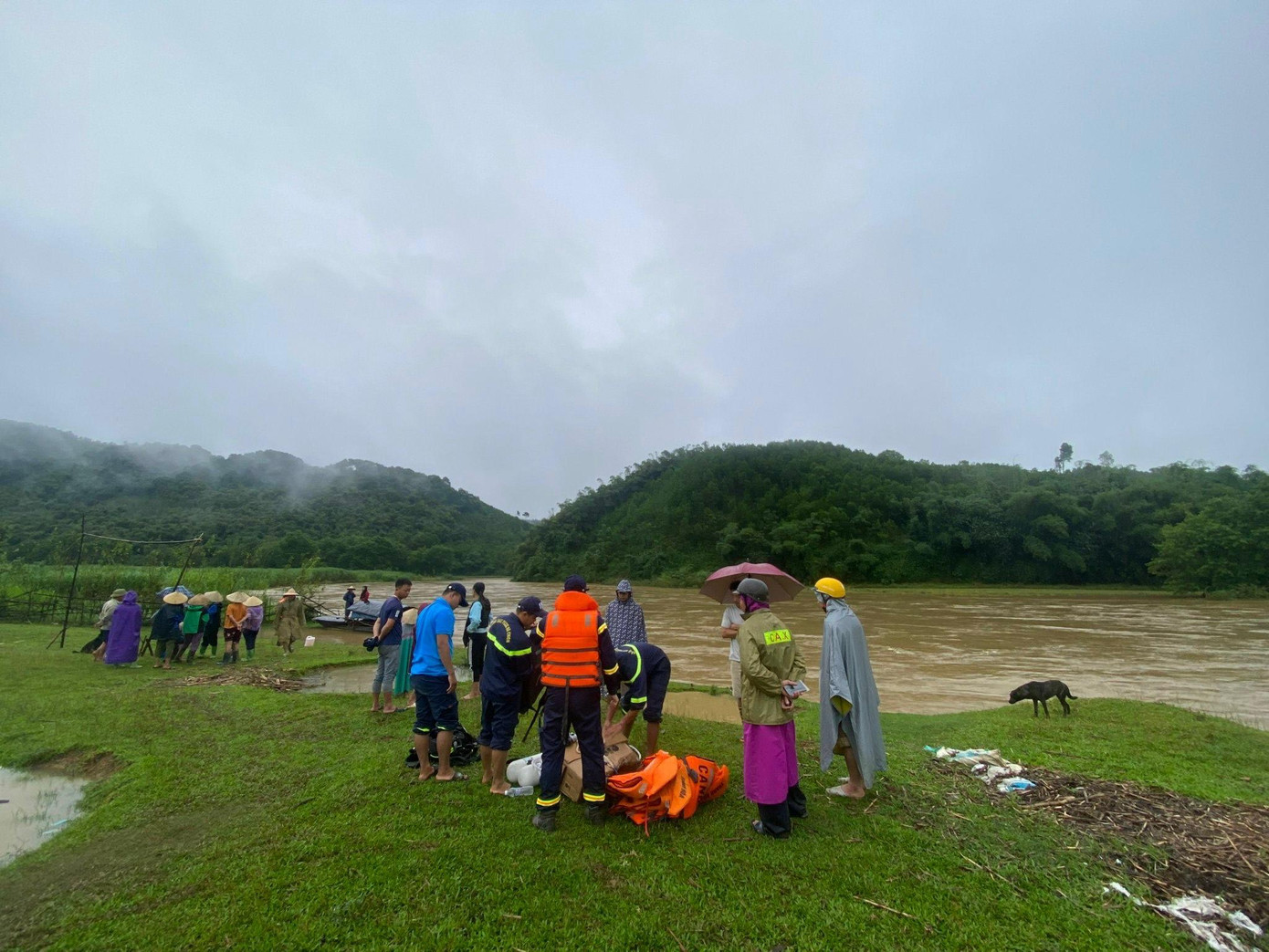 HIện trường tìm kiếm nạn nhân HIện trường tìm kiếm nạn nhân