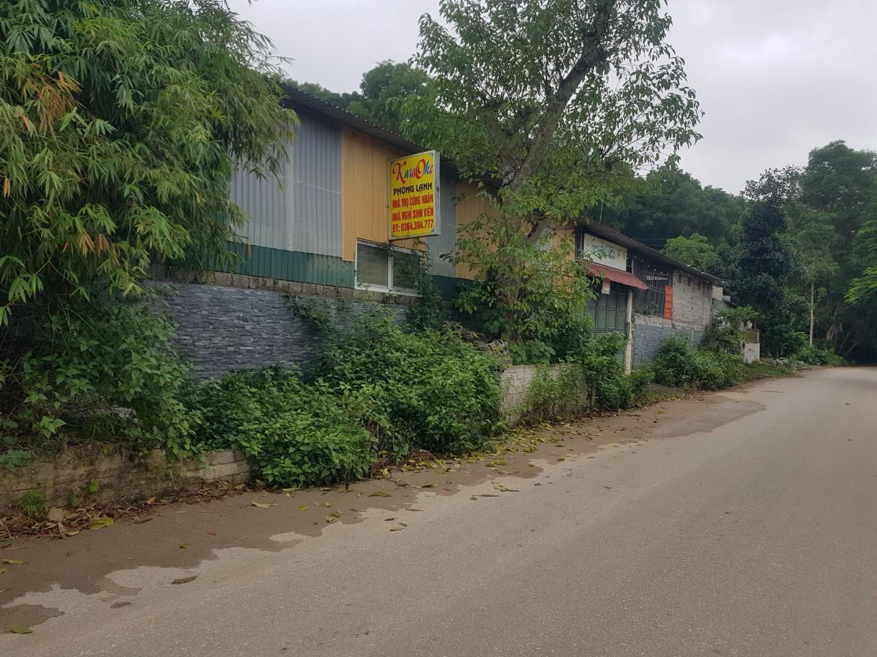 Khu vực bên ngoài Công ty 27/7, đường Phượng Hoàng, làng Đông Sơn), phường Hàm Rồng, TP Thanh.