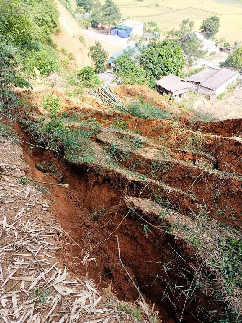 Khu vực sạt trượt rộng từ trên cao Khu vực sạt trượt rộng từ trên cao