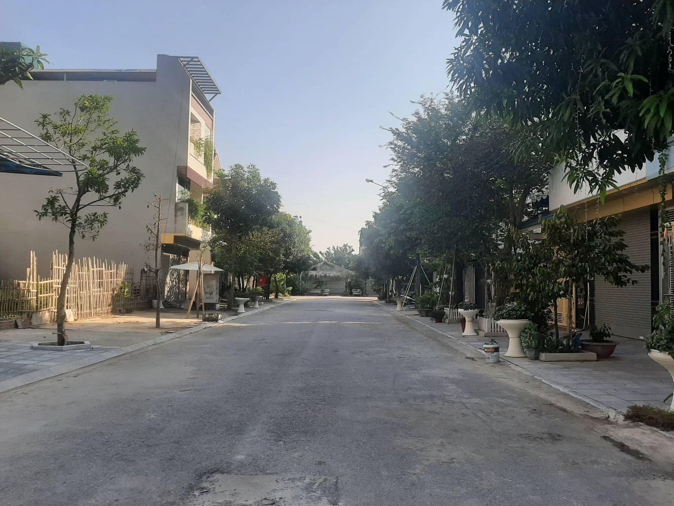 Khu dân cư MBQH 790, Tổng Công ty Cổ phần Hợp Lực chuyển nhượng quyền sử dụng đất cho các chủ đầu tư cấp II để đầu tư xây dựng nhà ở, xây dựng vi phạm về trật tự xây dựng và quy hoạch tại nhiều lô đất ở các khu LK1, LK2, LK3...