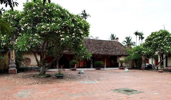 Toà nhà 7 gian lợp ngói tại Phủ Trịnh