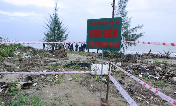 Cơ quan chức năng cắm biển cảnh báo