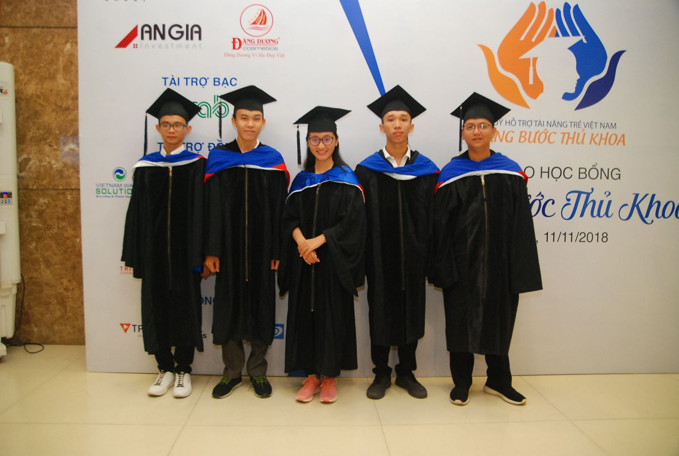 Vinh danh 65 thủ khoa vượt khó, xây dựng tương lai ảnh 11