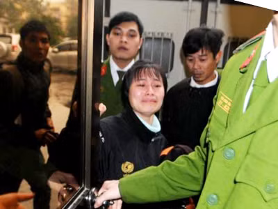 Vợ Hoài bật khóc gọi tên chồng. Ảnh: Tuấn Nguyễn