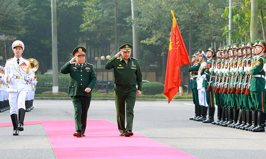 Bộ trưởng Quốc phòng Ngô Xuân Lịch hội đàm Bộ trưởng Quốc phòng Nga ảnh 1