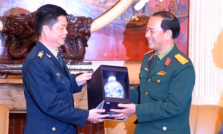 Tăng cường tổ chức giao lưu sĩ quan trẻ ảnh 2