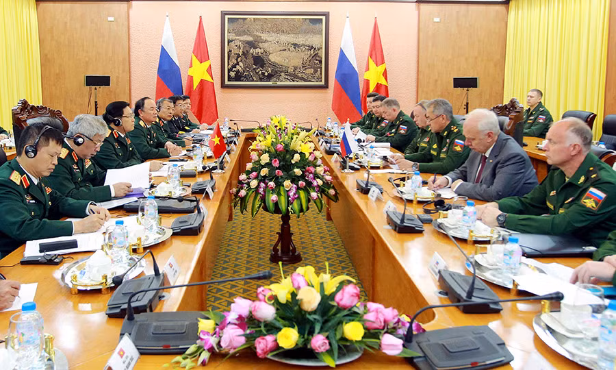 Bộ trưởng Quốc phòng Ngô Xuân Lịch hội đàm Bộ trưởng Quốc phòng Nga ảnh 2