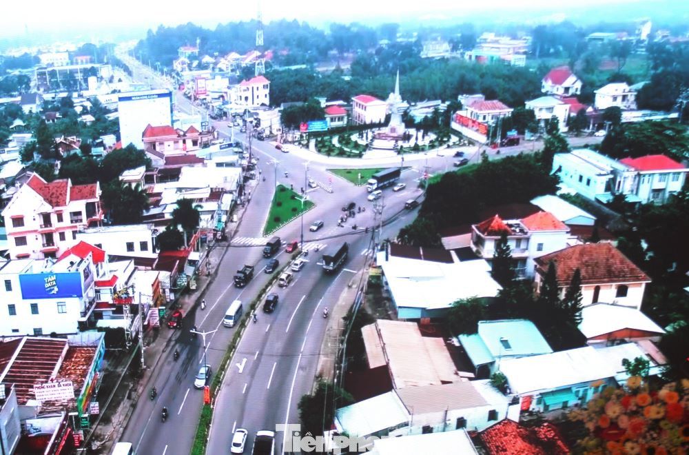 Thời gian qua, Bến Cát đã đầu tư 7 công trình mang tính chất chỉnh trang đô thị với tổng mức đầu tư 558,9 tỷ đồng. Đến nay, có 5 công trình đã thi công hoàn thành, góp phần chỉnh trang đô thị thị xã Bến Cát. Ngoài ra, thực hiện duy tu, sửa chữa các tuyến đường cấp huyện trên địa bàn thị xã Bến Cát với tổng mức đầu tư là 43,79 tỷ đồng.