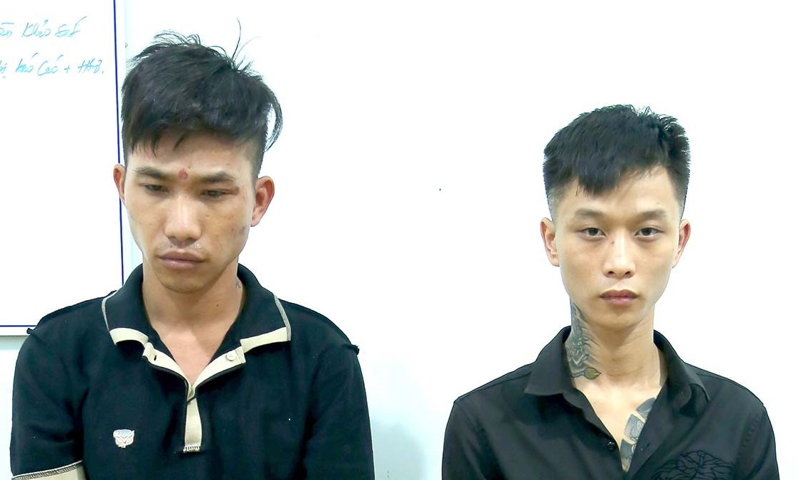 Nguyễn Tiến Quỳnh và Nguyễn Văn Mạnh tại cơ quan công an Nguyễn Tiến Quỳnh và Nguyễn Văn Mạnh tại cơ quan công an