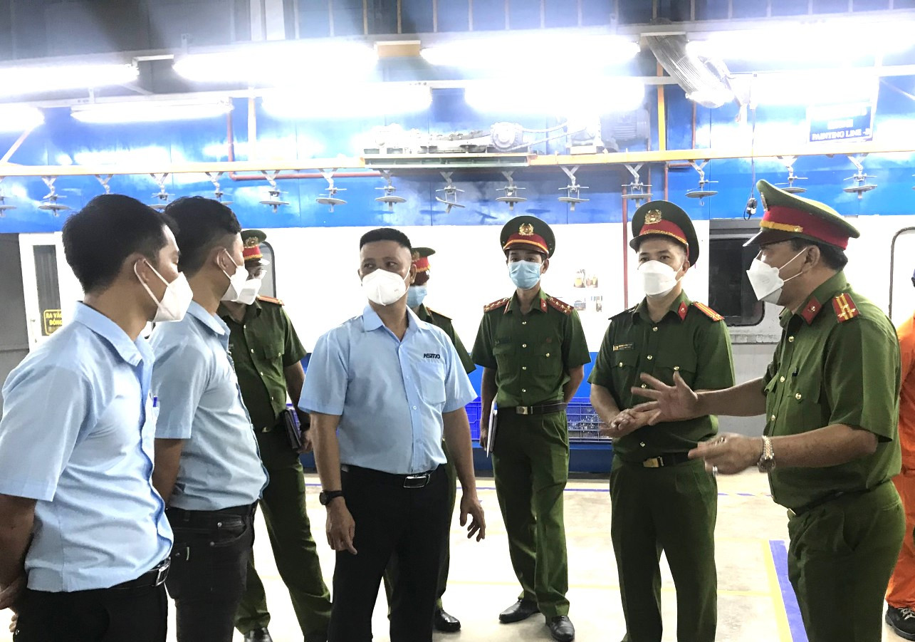 Công an Bình Dương kiểm tra công tác PCCC tại nhà xưởng trên địa bàn Công an Bình Dương kiểm tra công tác PCCC tại nhà xưởng trên địa bàn