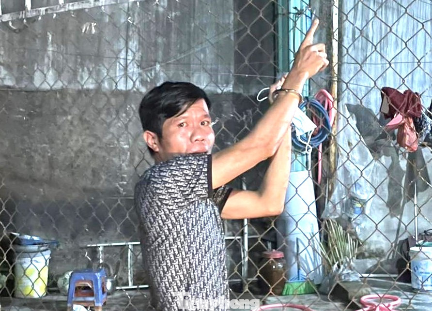 Phan Bá Lĩnh tại hiện trường gây án