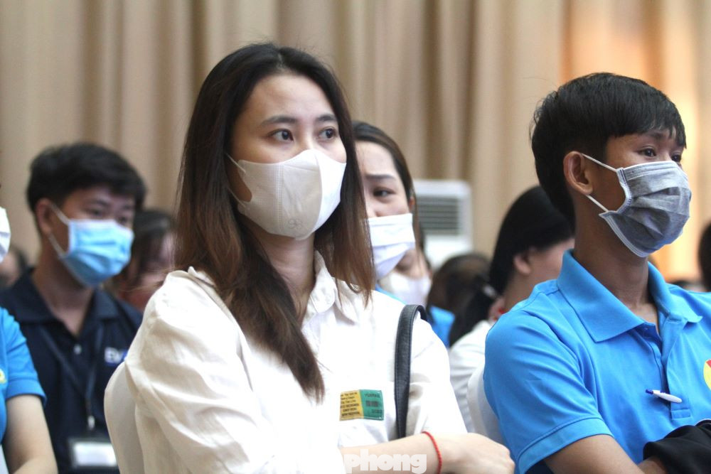 Công nhân lao động ở Bình Dương tại Lễ phát động Tháng công nhân