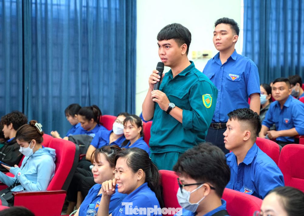 Các đoàn viên thanh niên đã nêu ra nhiều ý kiến, kiến nghị mong muốn ngành chức năng quan tâm như: Công tác giáo dục lý tưởng cách mạng, đạo đức, lối sống văn hóa và pháp luật cho thế hệ trẻ; Công tác bảo vệ nền tảng tư tưởng của Đảng, đấu tranh phản bác các quan điểm sai trái, thù địch trên không gian mạng; Công tác phát triển nguồn nhân lực trẻ; công tác giáo dục và đào tạo, phát triển kỹ năng, thể chất, nâng cao đời sống văn hóa tinh thần cho thanh thiếu nhi. Công tác phát triển Đảng cho Thanh niên công nhân; hoạt động tham gia xây dựng Đảng, chính quyền của đoàn viên, thanh niên, chuyển đổi số, tổ công nghệ số cộng đồng, cải cách thủ tục hành chính, chính quyền điện tử, không dùng tiền mặt.