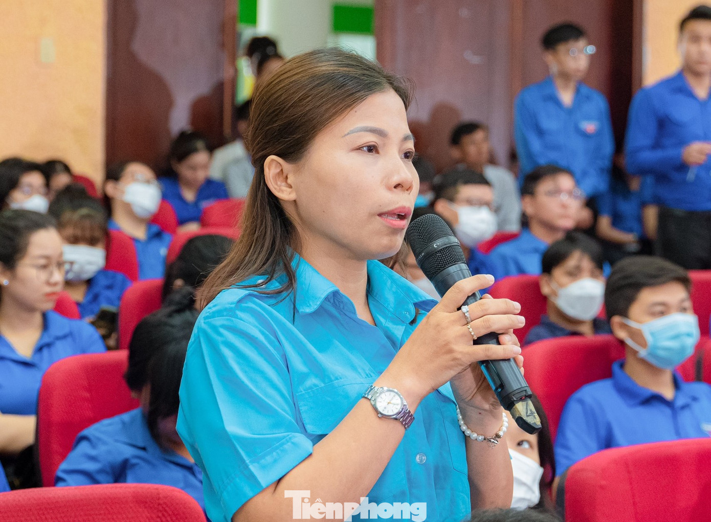 Chị Nguyễn Thị Lệ Hằng, Chi hội thanh niên công nhân nhà trọ (phường Bình Chuẩn, TP Thuận An, Bình Dương) kiến nghị, ngành chức năng tạo điều kiện về nhà ở xã hội cho thanh niên công nhân. Việc người lao động có nơi an cư ổn định, hạn chế tình trạng di cư kể cả khi khó khăn nhất. Theo chị Hằng, ngoài việc xây mới nhiều dự án nhà ở xã hội, cần tính toán giá bán mỗi căn hộ thấp nhất có thể, đồng thời mở rộng đối tượng được mua để người thu nhập thấp vẫn có nhà.